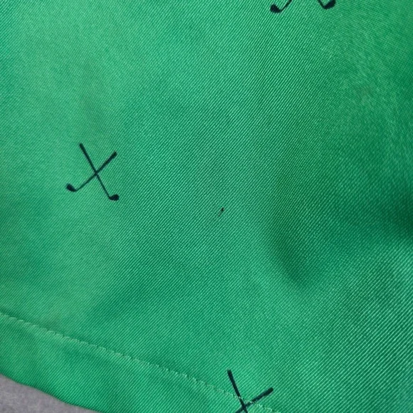 Under Armour Golf Shorts Boys Size 20 Green Embroidered Clubs HeatGear Loose - Picture 2 of 11